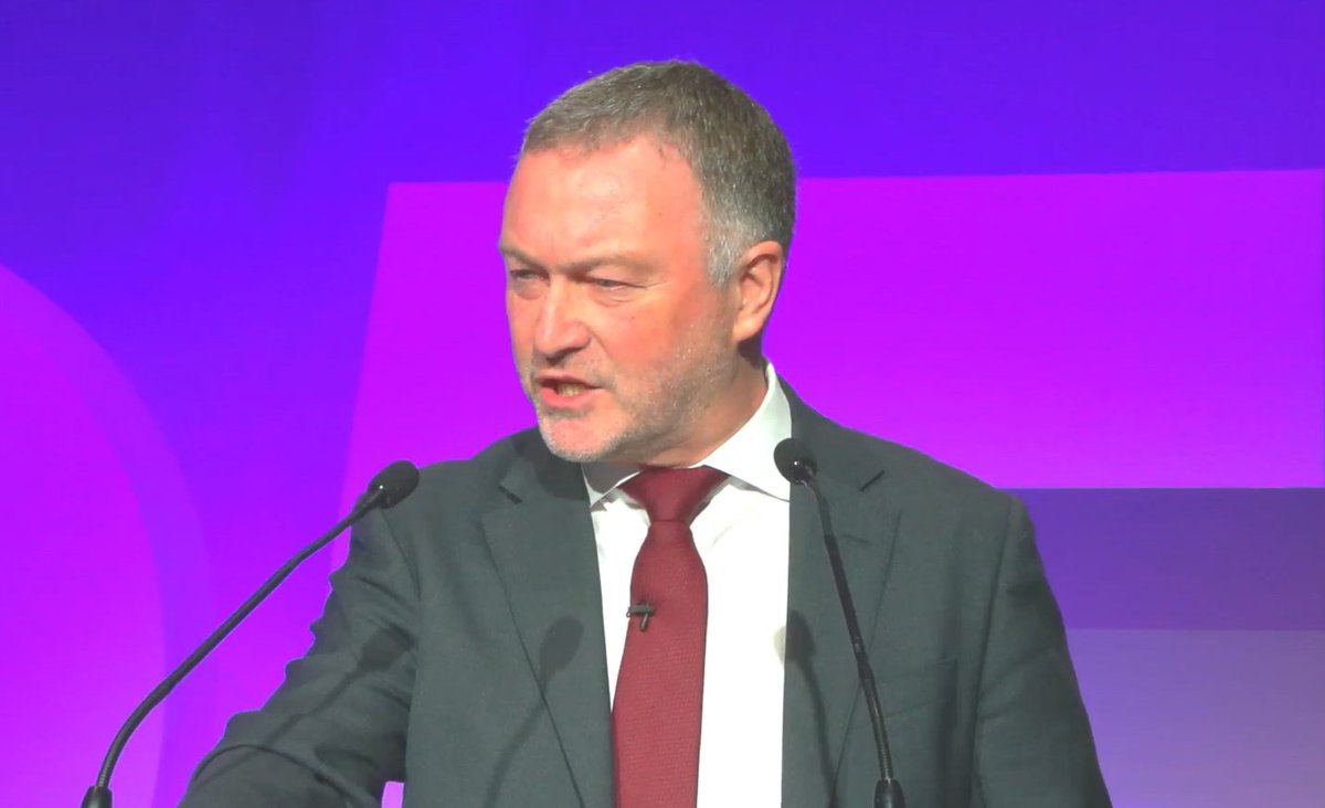 oxfordfarming's tweet photo. 🗣️Secretary of State @DefraGovUK @SteveReedMP ends his talk stating, "Change is coming, it wont always be easy, but it creates real opportunity for every farmer in that future and I'm determined that it will be farmers who lead us along the road that takes us there." https://t.co/1EtzupsHwL