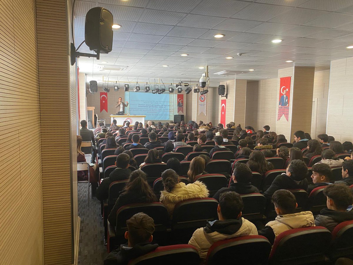 İlçe Milli Eğitim Şube Müdürümüz Sayın Mahmut AKDOĞAN, #ÇEDES kapsamında "Gençlerle Buluşma" etkinliğinde okulumuz öğrencilerine seminer verdi. Emekleri dolayısıyla <a href="/makdogan0202/">Mahmut Akdoğan</a> müdürümüze teşekkürlerimizi sunuyoruz. <a href="/Yusuf_Tekin/">yusuf tekin</a> <a href="/Murat4Kucukali/">Murat Küçükali</a> <a href="/Kayahansubasi/">Kayahan Subaşı</a> <a href="/makdogan0202/">Mahmut Akdoğan</a>