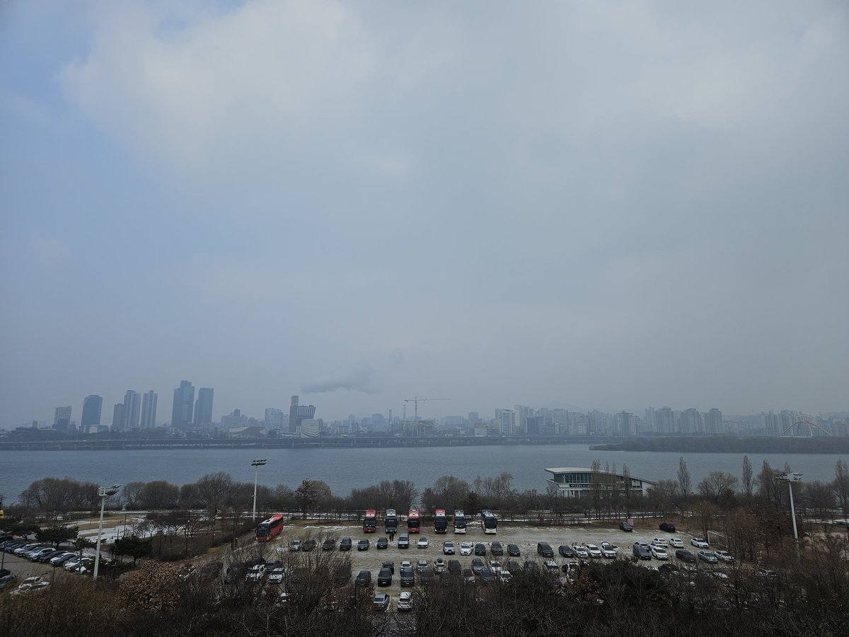 hellopd's tweet image. 정상과 비정상의 벽이 허물어지며 세상이 붕괴되는 조짐을 보인다...이럴 때일수록 멘탈을 다 잡아야겠다. 아자!!