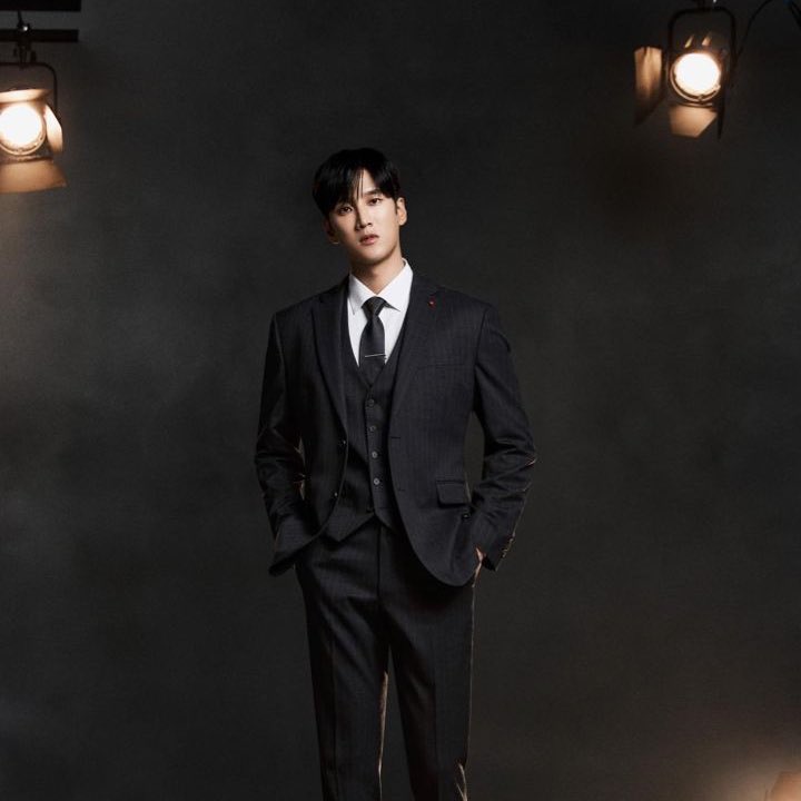 BawaLaksena's tweet image. ㅤ
ㅤ
JB, 1990.
Seorang 𝑎𝑏𝑑𝑖 𝑛𝑒𝑔𝑎𝑟𝑎. Boleh tahu siapa yang di sana?
ㅤ
ㅤ