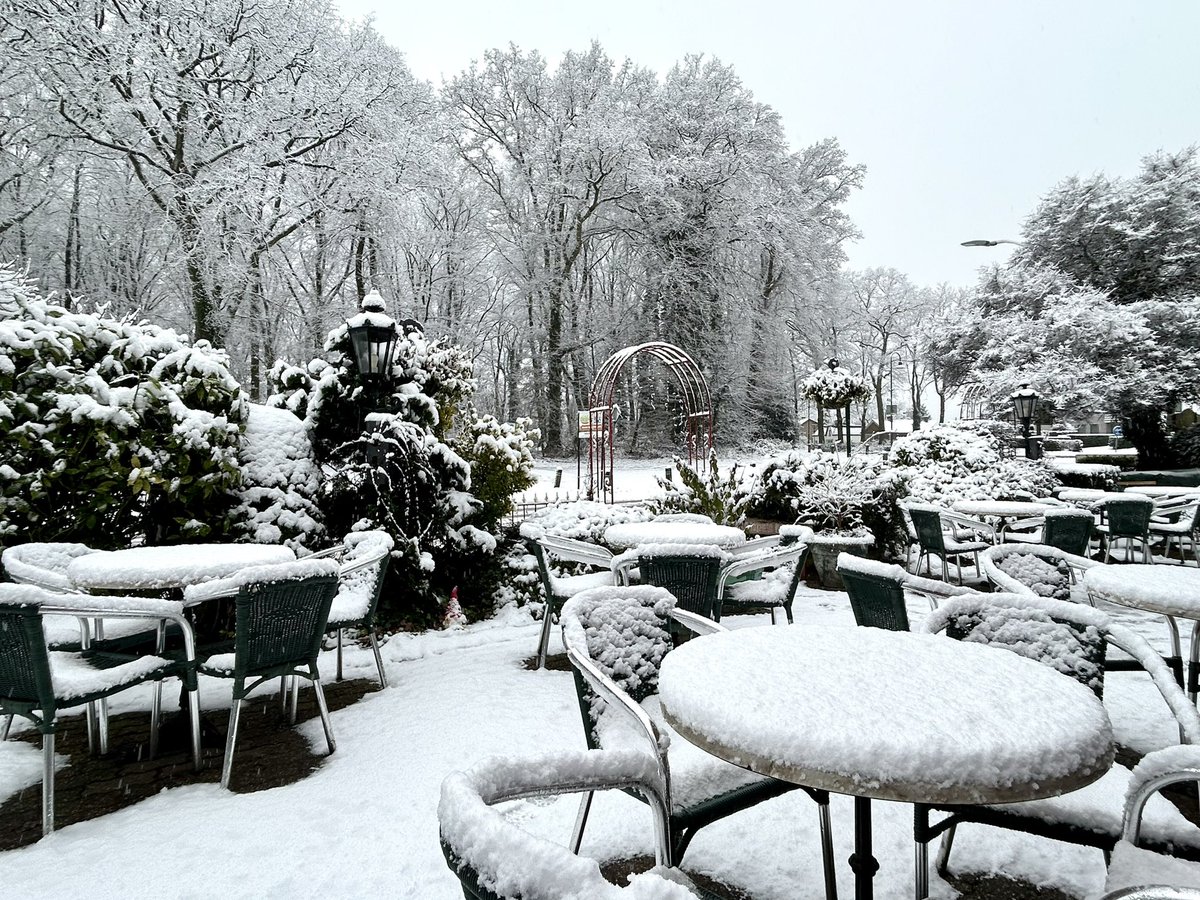 ☃️❄️ Her en der ligt een mooi pak #sneeuw. Ook hier in de Zeven Heuvelen, vlakbij Nijmegen.