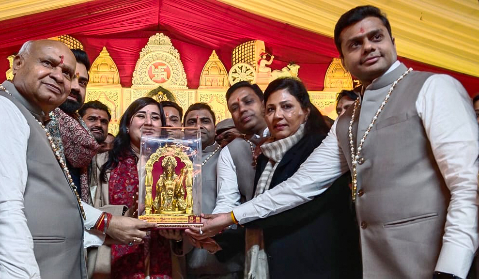 shikharaibjp's tweet photo. मिलेनियम पार्क में आयोजित श्री खाटू श्याम जी के कीर्तन में यशश्वी नेत्री और बीजेपी सांसद बांसुरी स्वराज जी के साथ शामिल होने का अवसर मिला।
@narendramodi @BJP4Delhi @BansuriSwaraj
#BansuriSwaraj #khatushyamji #khatushyambaba #milleniumpark #greaterkailash https://t.co/XCXF1D1IMC