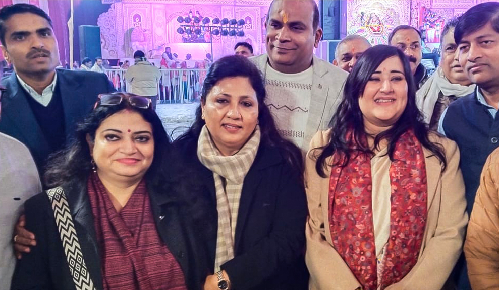 shikharaibjp's tweet photo. मिलेनियम पार्क में आयोजित श्री खाटू श्याम जी के कीर्तन में यशश्वी नेत्री और बीजेपी सांसद बांसुरी स्वराज जी के साथ शामिल होने का अवसर मिला।
@narendramodi @BJP4Delhi @BansuriSwaraj
#BansuriSwaraj #khatushyamji #khatushyambaba #milleniumpark #greaterkailash https://t.co/XCXF1D1IMC