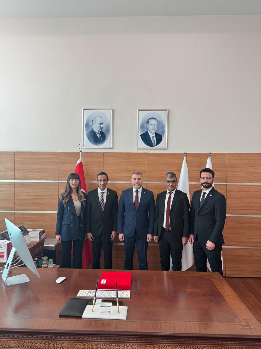 Talim ve Terbiye Kurulu Başkanı Sayın Prof. Dr. Cihad DEMİRLİ’yi Genel Başkan Yardımcılarımızla birlikte makamında ziyaret ettik. Görüşmede, TTK-9 No'lu Kararın güncellenerek Rehberlik alan adının “Rehberlik / Psikolojik Danışmanlık” olarak düzeltilmesi ve eğitim fakültesi