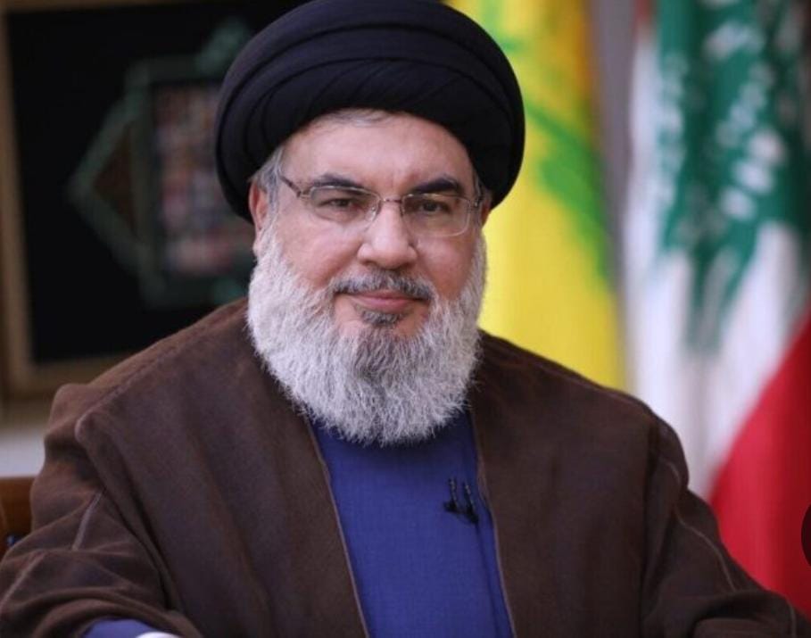 لست غائباً يا سيدي لأن الغائب لا أثر له. وأنت رغم البعد كثيرُ الهيبة، ساطع الظهور، واضح الأثر..
هذه القلوب المنكسرة بضعفها وتعبها وقلة حيلتها تنبض بحبك وتشتاقك يا عزيزها، والله تشتاقك ..💔🥀
#سيد_شهــداء_الأمة