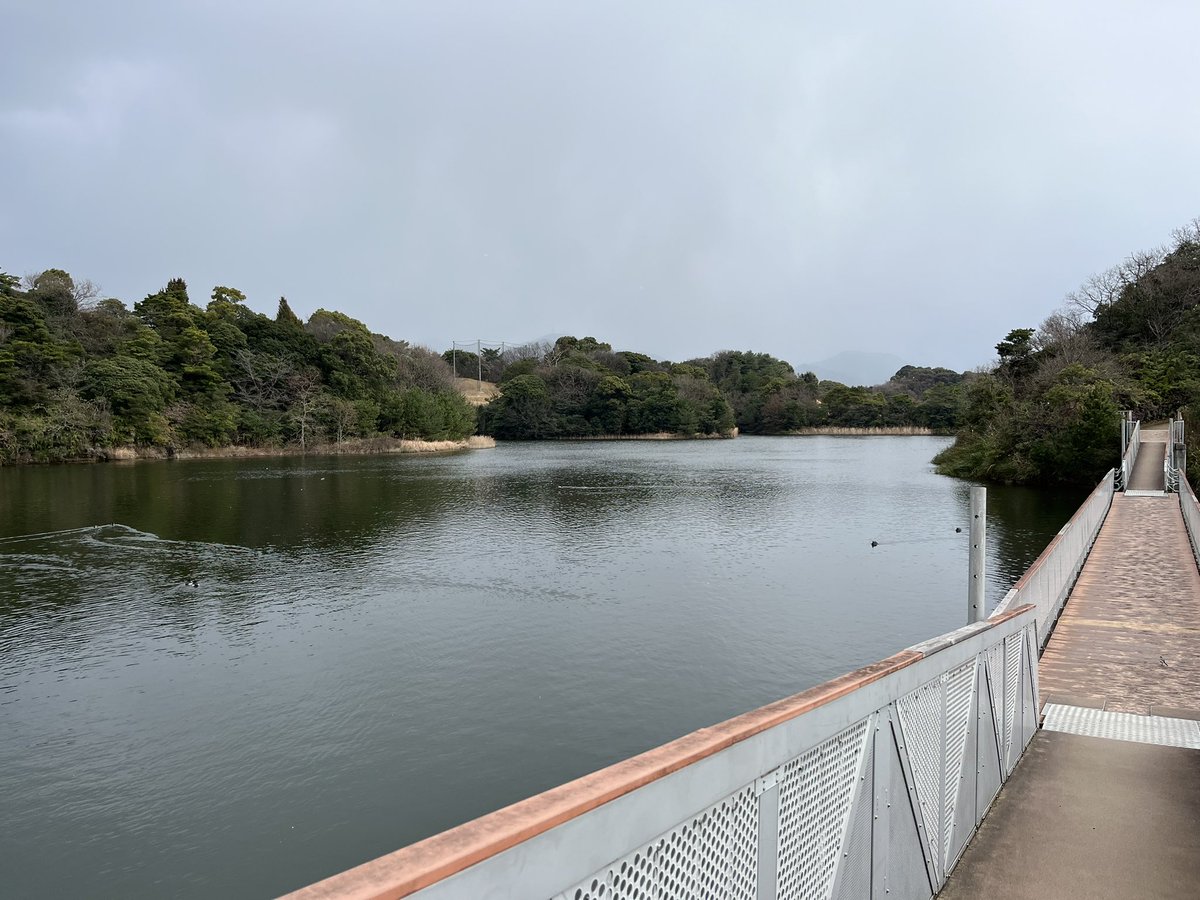 okinokohta's tweet photo. 昨年1/8ある事がきっかけで減量の為ワークアウトを始めました。
そこから色んな教則動画に出会い知識を深め、-23kgの減量に成功しましたし、この活動を1年続ける事が出来ました。
今ではこんな雪の中でもランニングしますし、トレッキング(登山)もする様になりました。
人間は歳関係なく変われます。 https://t.co/T17Gf9tEOy