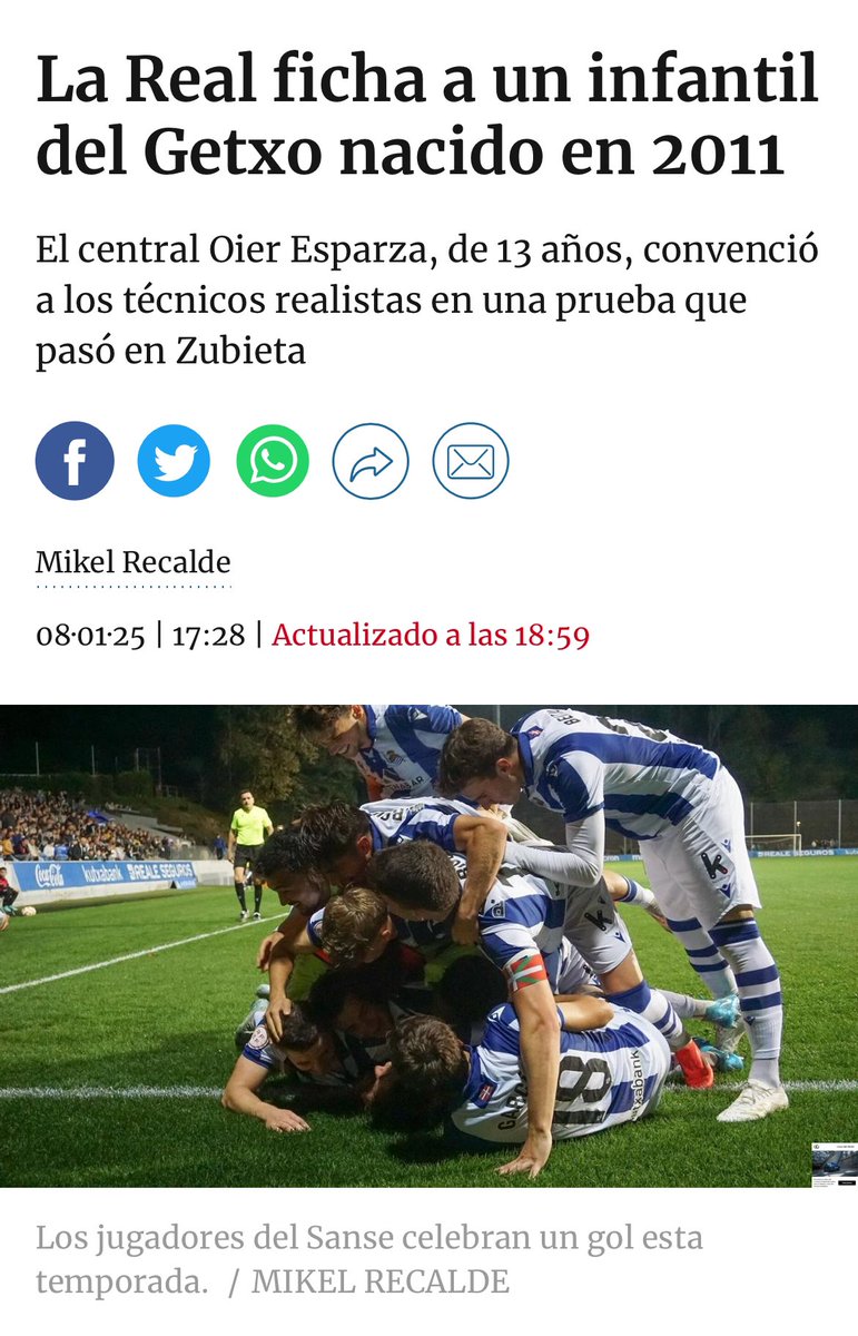 AsierAsigg's tweet photo. Con su lema “Made in Gipuzkoa”, la afición de la #RealSociedad presume de no fichar fuera de su territorio, criticando que el #AthleticClub sí lo haga. Es evidente que el movimiento parece estar pensado para llamar la atención sobre el tema. ¿Qué dirá la afición de la Real ahora? https://t.co/OCKR2H7A2r