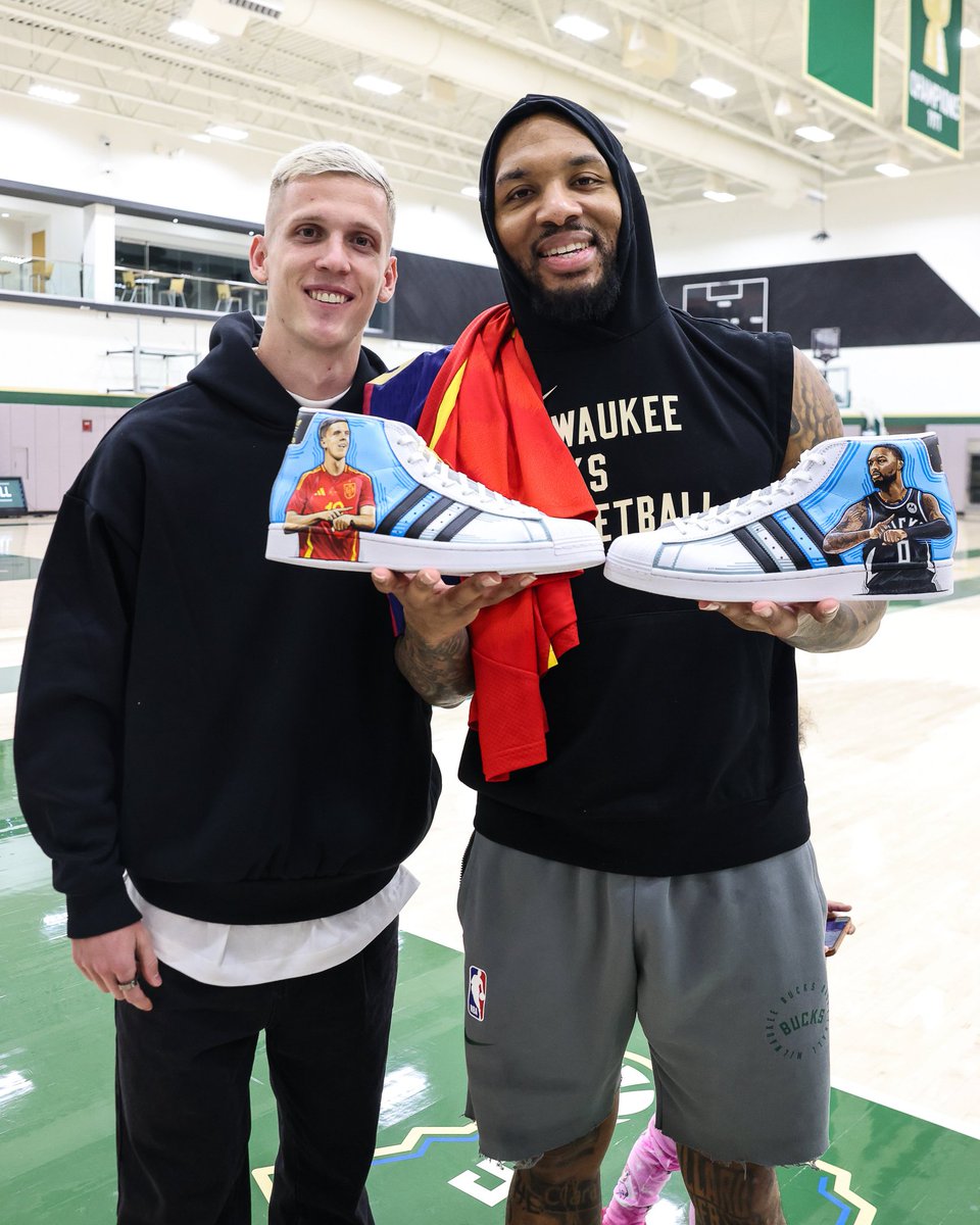 bucksfacts's tweet image. Can't wait to see @Dame_Lillard play in a pair of these @adidasoriginals 
#ShellToes #DameTime #Adidas
#GoBucksGo #FearTheDeer @Bucks