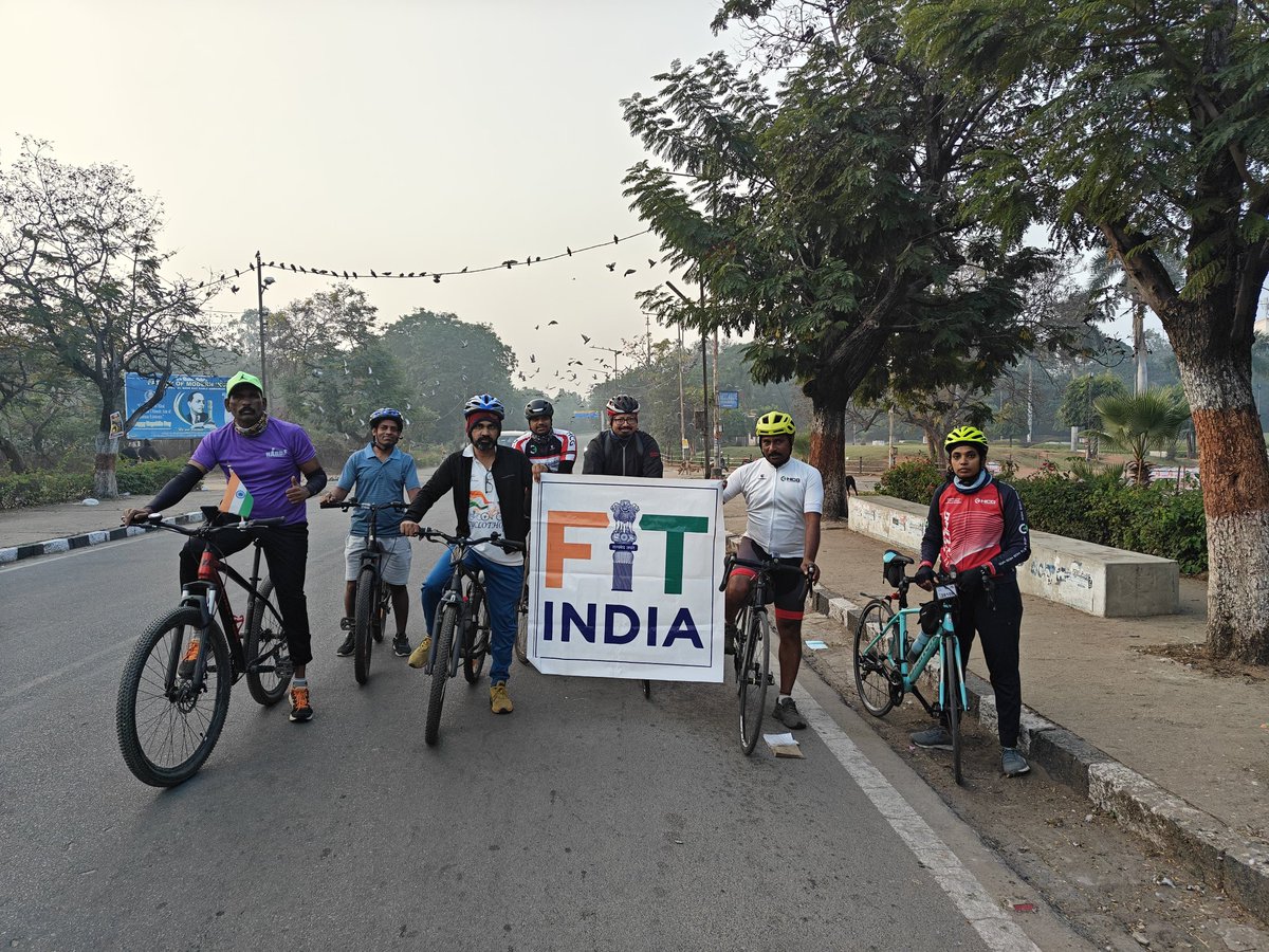 hcggroup2's tweet photo. As part of #tuesdays cycling we HCG rode around @OUlawcollege spin around osmania university to promote cycling, initiative of @mansukhmandviya
Ji and @FitIndiaOff @kheloindia we have chosen #tuesdayscycling @CommissionrGHMC @CVAnandIPS https://t.co/KHBH2tG1xh