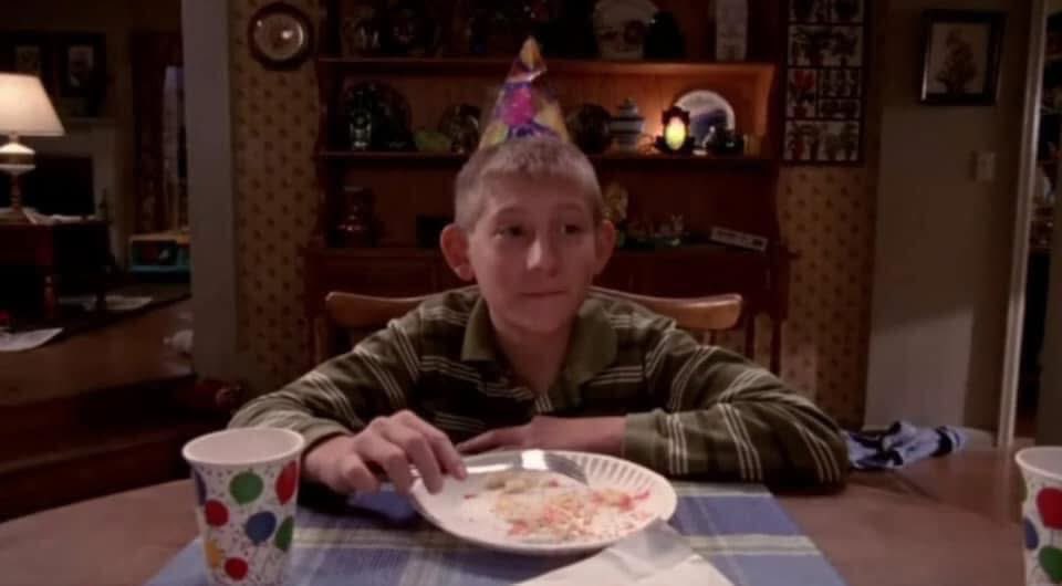 Indie5051's tweet photo. 9 de enero de 2000, hace exactamente 25 años que se estrenó Malcolm el de en medio. Para muchos la mejor serie en la historia de la televisión. https://t.co/XEnGFLxIUb