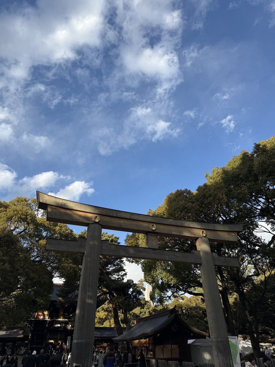 mido_midoringo's tweet image. 昨日は、氏神様と明治神宮に初詣に行きました⛩️
そのすぐ隣には国立代々木競技場第一体育館があって、
こんな大きな会場で一年の締めくくりと始まりを大好きな舞台の上でさせて頂いたんだなぁと、
尊さ感動を改めて噛み締めて
感謝した1日でした🙏
#ayumihamasakicountdownlive20242025
