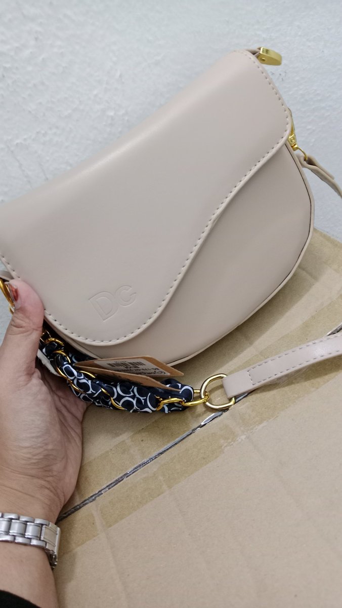 _FatimahMusa_'s tweet photo. Dah lama aim, finally dapat jugak belii masa gaji pertama. Cantikk. Kualiti pun helok ye. Nanti nak beli lagi design lainn. Korang yang belum beli silaa lah belii. https://t.co/ncEBFOJ3nU