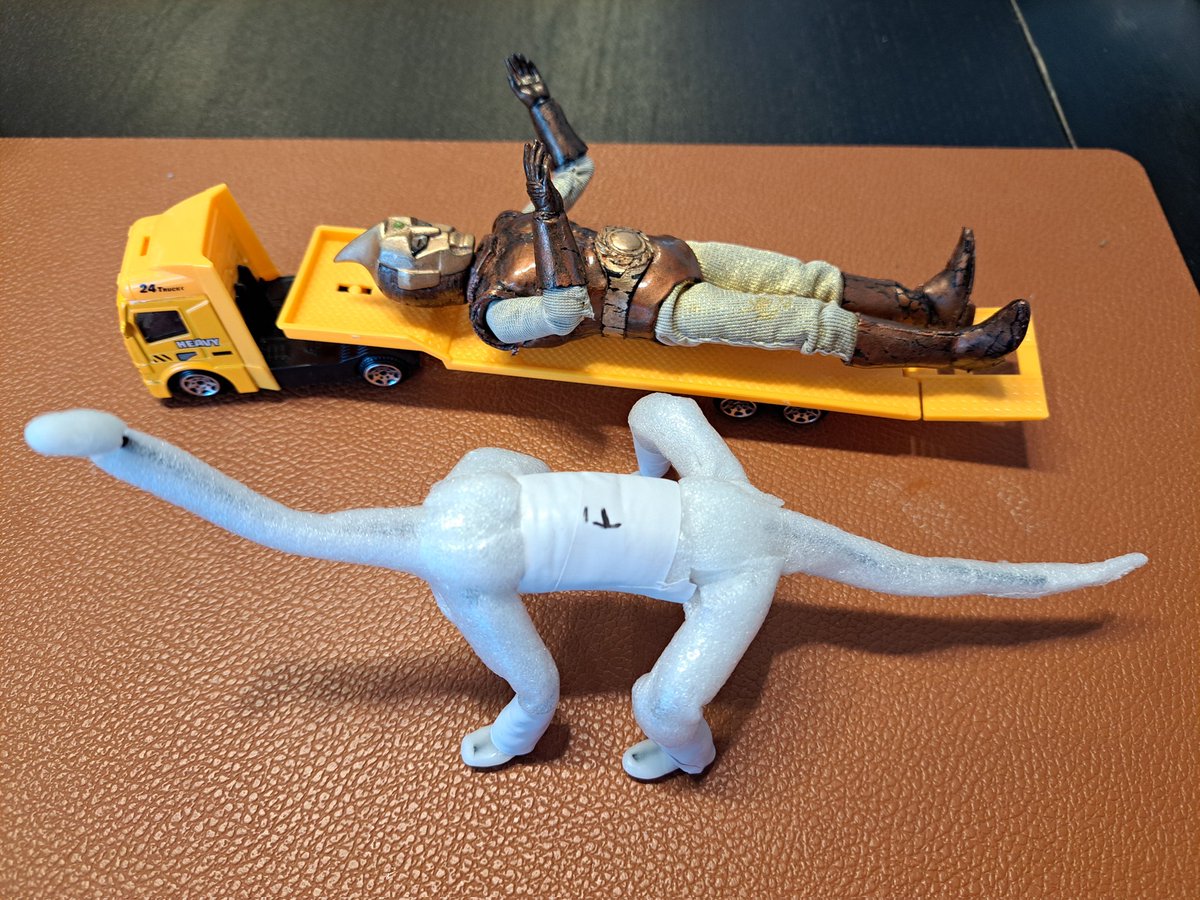 onida_gyango's tweet photo. 【可動・マウントドラゴン】
①針金と樹脂粘土で骨組を作成
②ウレタンシートとエンジェルクレイで肉付け
③試しにトレーラーに載せてみる
④スペクトルマンも載せてみる笑

#アクションフィギュア　#スペクトルマン https://t.co/mfmNX2xyNS