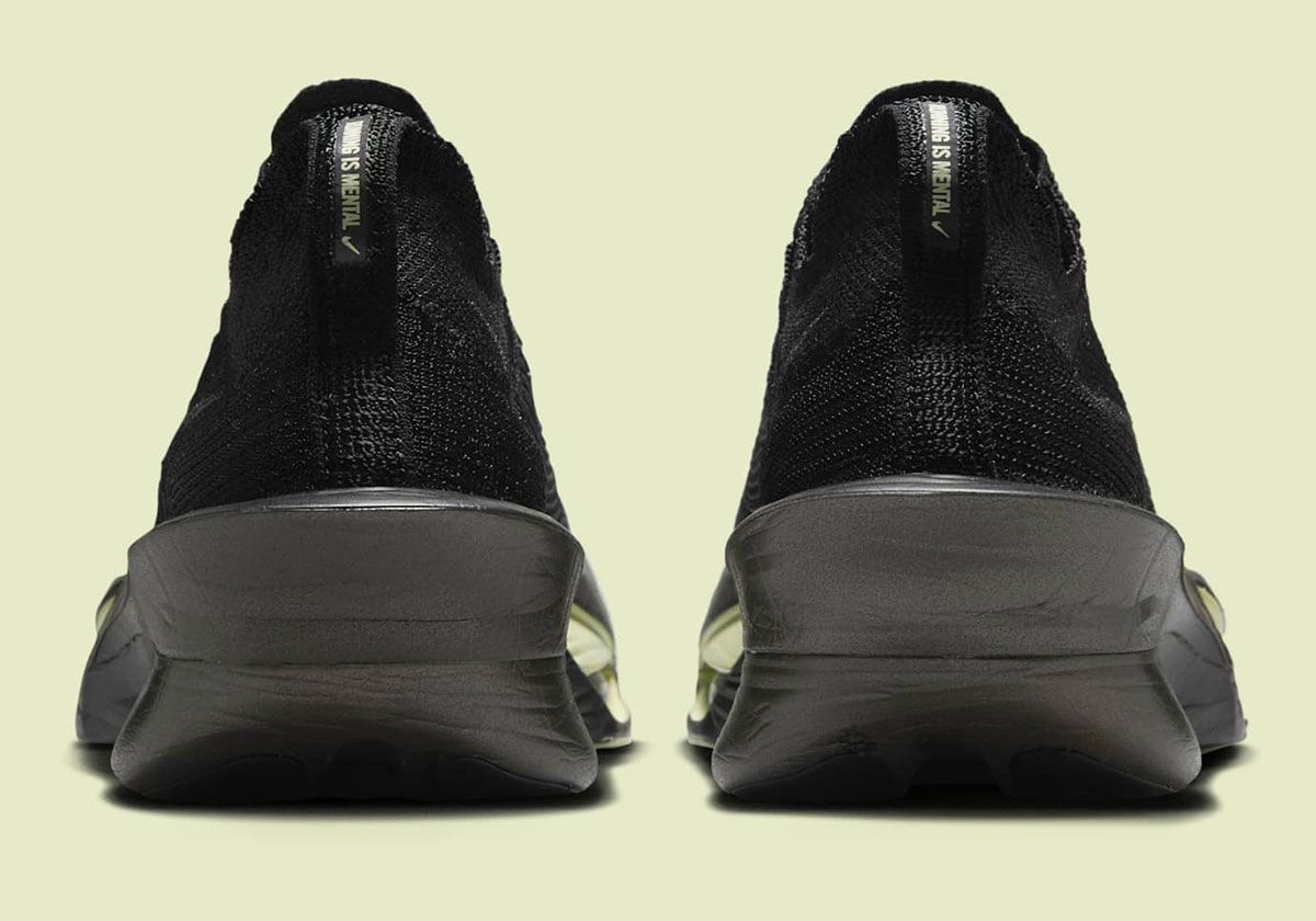 Sneaker News tweet media