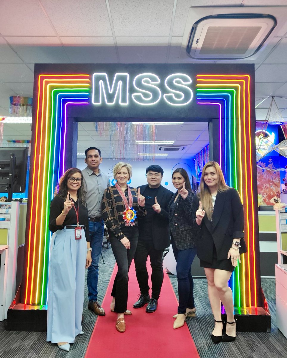 Day 1 of AVP Kelly’s Visit! ❤️❤️❤️
Welcome to your QC18 Phoenix Team!

#ForDeeWin #Kellyverse 
#LifeatATT #MBCGoodStuff