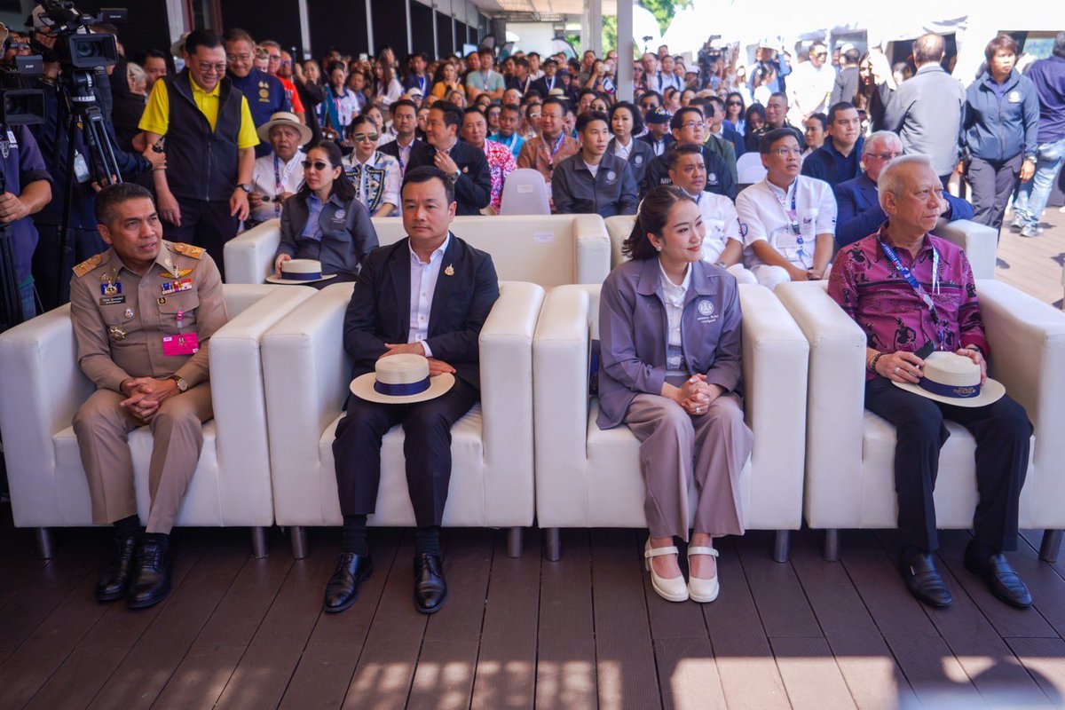 ingshin's tweet photo. Thailand International Boat Show A Luxury Lifestyle Event 2025 การท่องเที่ยวสำราญทางน้ำของไทย งานแสดงเรือที่ใหญ่ที่สุดในภูมิภาคเอเชียตะวันออกเฉียงใต้ 

หนึ่งในยุทธศาสตร์การพัฒนาประเทศที่สำคัญ คือ การผลักดันและส่งเสริมให้ประเทศไทยเป็นจุดหมายปลายทางของการท่องเที่ยวโลก 

อุตสาหกรรมท่องเที่ยวและบริการ ถือเป็นหนึ่งในเครื่องมือสำคัญของการขับเคลื่อนเพื่อฟื้นฟูเศรษฐกิจประเทศ เราจึงเร่งพัฒนา ต่อยอด และยกระดับมาตรฐานการท่องเที่ยวและบริการไทย เพื่อรองรับโอกาสที่กำลังจะมาถึง 

รัฐบาลมีนโยบายในการสนับสนุนการท่องเที่ยวสำราญทางน้ำมาโดยตลอด ประเทศไทยมีพื้นที่ชายฝั่งติดทะเลทั้ง 2 มหาสมุทร มีพื้นที่ที่มีความสวยงามทั้งวิว ทิวทัศน์ ธรรมชาติ และผู้คนเป็นมิตร เหมาะสมที่จะพัฒนาและส่งเสริมด้านการท่องเที่ยวสำราญทางน้ำ โดยเฉพาะพื้นที่จังหวัดภูเก็ต และจังหวัดชายฝั่งทะเลอันดามัน เป็นพื้นที่ที่มีศักยภาพด้านการท่องเที่ยวสูง เป็นแหล่งท่องเที่ยวที่มีชื่อเสียงติดอันดับโลก เป็นที่รู้จักกันดีทั้งในระดับประเทศและระดับสากล 
งาน Thailand International Boat Show A Luxury Lifestyle Event 2025 ถือเป็นการประชาสัมพันธ์การท่องเที่ยวสำราญทางน้ำของไทย ยกระดับงานแสดงเรือในทวีปเอเชียซึ่งเป็นงานแสดงเรือที่ใหญ่ที่สุดในภูมิภาคเอเชียตะวันออกเฉียงใต้ และการส่งเสริมนโยบายการท่องเที่ยวแบบ Luxury ซึ่งนักท่องเที่ยวในธุรกิจสายการเดินเรือ เป็นกลุ่มนักท่องเที่ยวคุณภาพที่มีการใช้จ่ายสูง ถือเป็นแหล่งสร้างรายได้ใหม่ให้กับประเทศค่ะ

โอกาสนี้ ดิฉันขอขอบคุณทุกภาคส่วนทั้งภาครัฐ ภาคเอกชน ที่ร่วมกันทำให้เกิดงานในครั้งนี้ขึ้น และหวังเป็นอย่างยิ่งว่างาน Thailand International Boat Show A Luxury Lifestyle Event 2025 จะช่วยกระตุ้นเศรษฐกิจและการท่องเที่ยวภายในประเทศ ยกระดับคุณภาพการบริการด้านการท่องเที่ยวในประเทศไทยสู่ระดับสากล มุ่งสู่การท่องเที่ยวคุณภาพสูงอย่างยั่งยืนต่อไปค่ะ