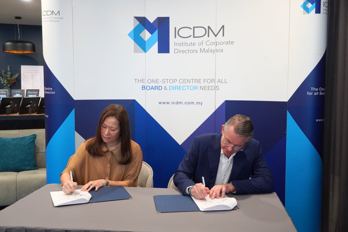 ICDMalaysia's tweet image. We’re thrilled to announce the MOU signing between #ICDM and #BeLuxCham! This partnership will boost networking, #corporategovernance, &amp;amp; #businessopportunities in Malaysia. Signed by Michele Kythe Lim (ICDM) &amp;amp; Karl Godderis (BeLuxCham), we are excited for this new chapter!