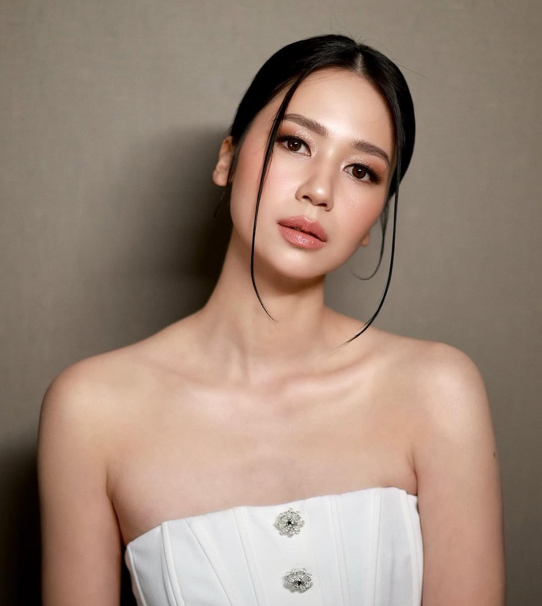 CenayangFilm's tweet photo. Happy birthday to our beloved Laura Basuki! ❤️ https://t.co/teAOEHC6qG