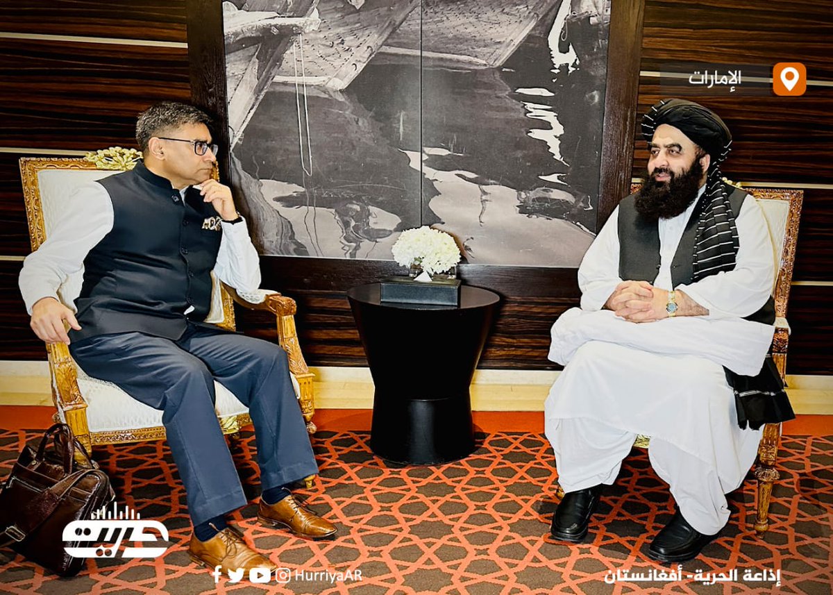 #هام وزير الخارجية الأفغاني يعقد لقاءات مع نظيره الإماراتي ونائب وزير الخارجية الهندي

أجرى وزير الخارجية الأفغاني، المولوي أمير خان متقي، لقاءين منفصلين مع وزير الخارجية الإماراتي، الشيخ عبد الله بن زايد آل نهيان، ونائب وزير الخارجية الهندي، فيكرام ميسري،..
1/5