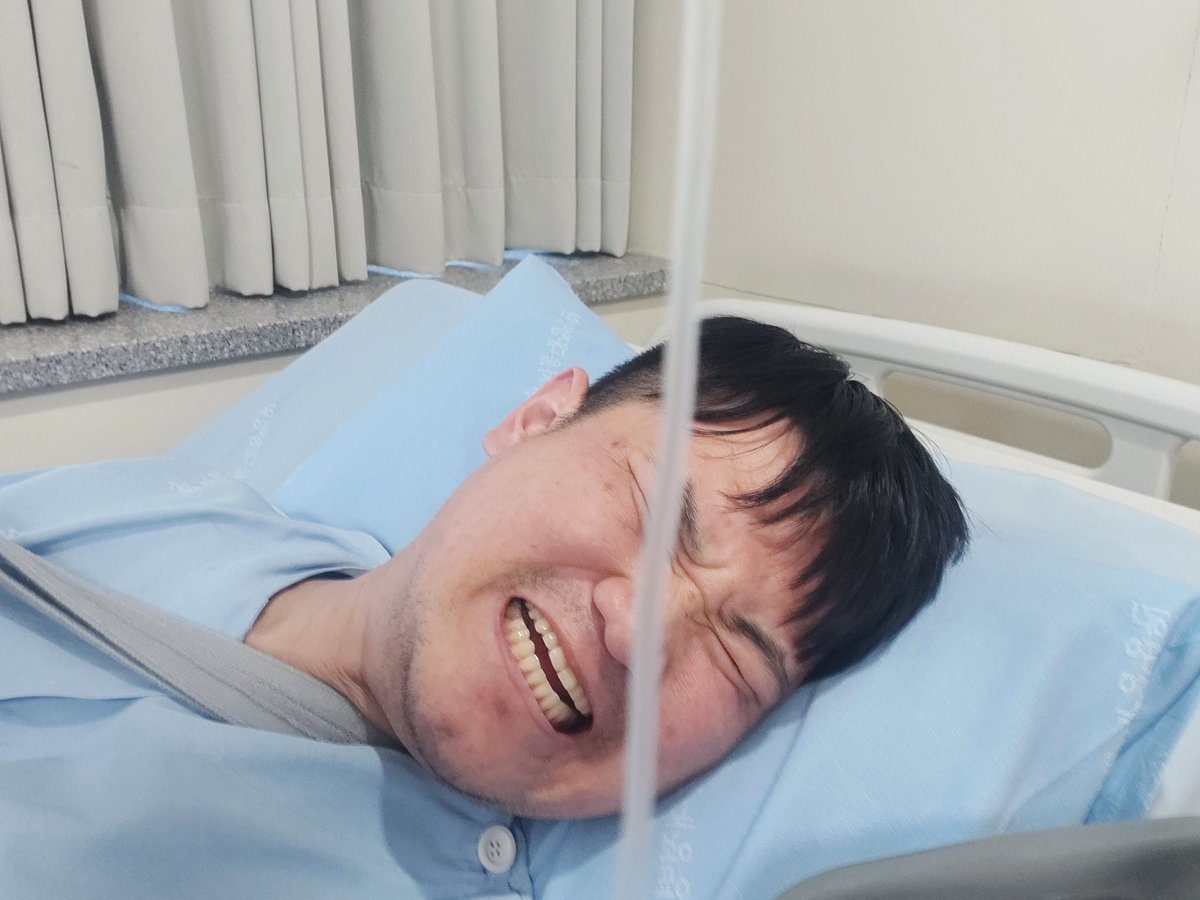 혼자 병실에 있어 너무 심심한 나머지
심영 코스프레 해봤습니다

비슷했는지 모르겠네요