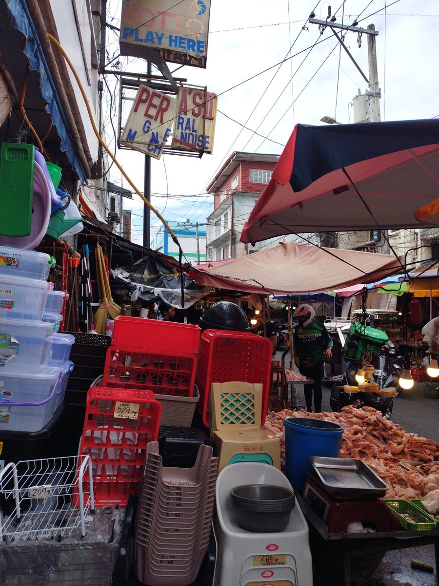 eman_dilu's tweet photo. Angeles city market https://t.co/z0fnzw88MT