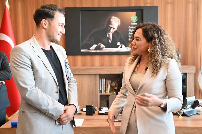 Tekirdağ Büyükşehir Belediye Başkanı Candan Yüceer’in Basın Danışmanı Samet Alaca, sosyal medya paylaşımlarında Peygamber Efendimize, İslam’a, Hristiyanlığa, dini değerlerimize ve Sayın Cumhurbaşkanımıza yönelik kabul edilemez ifadeler kullanmıştır.

Bu nefret dolu ifadeler,