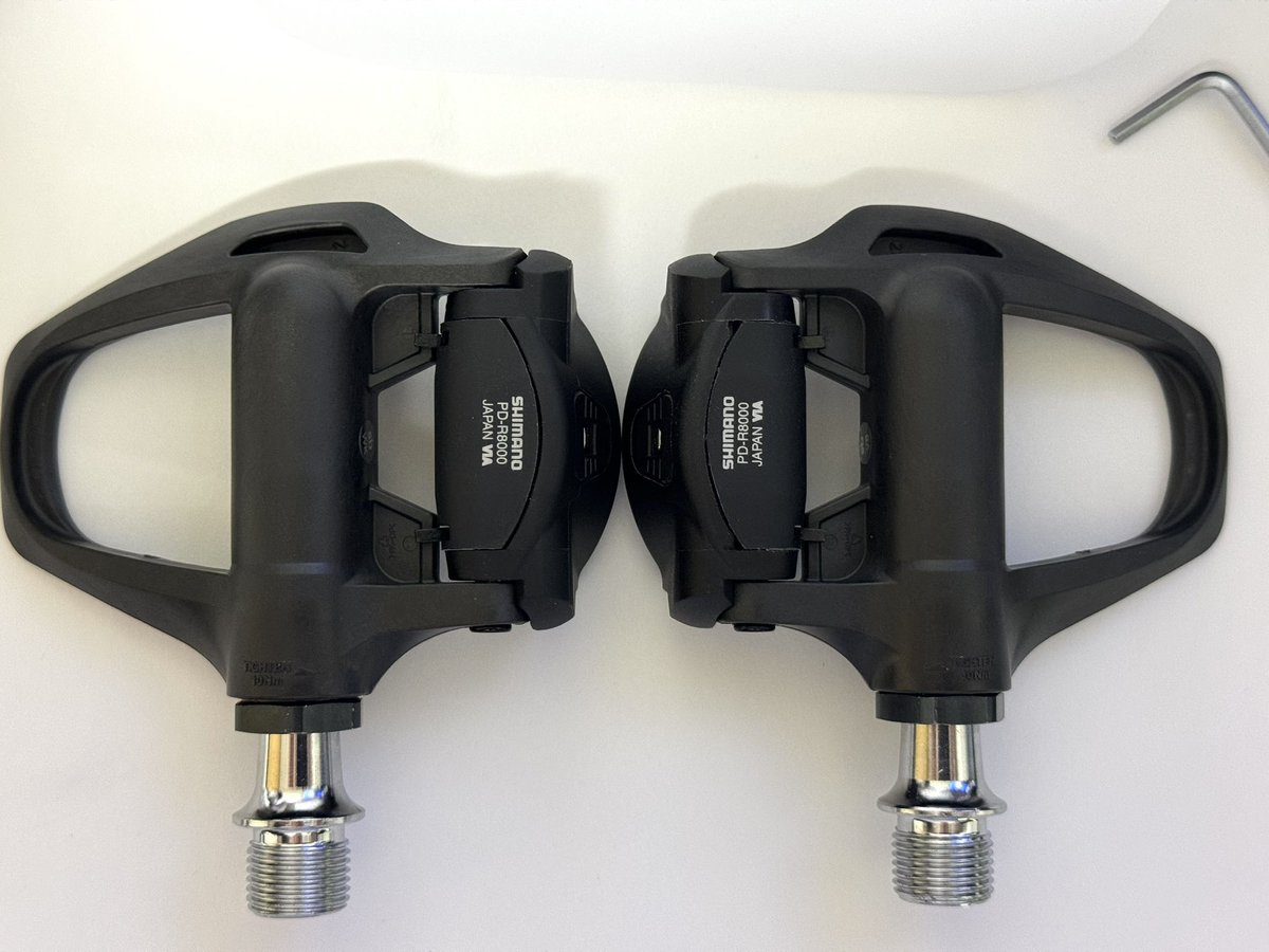 アルテグラ PD-R8000 右が販売元Amazon、左がマーケットプレイス(偽物