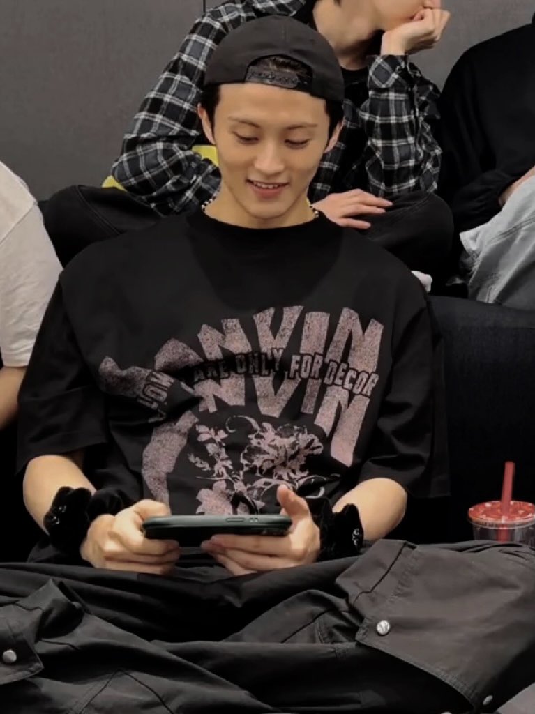 Ieemarkees's tweet photo. i want him https://t.co/h7zCAVkBNK