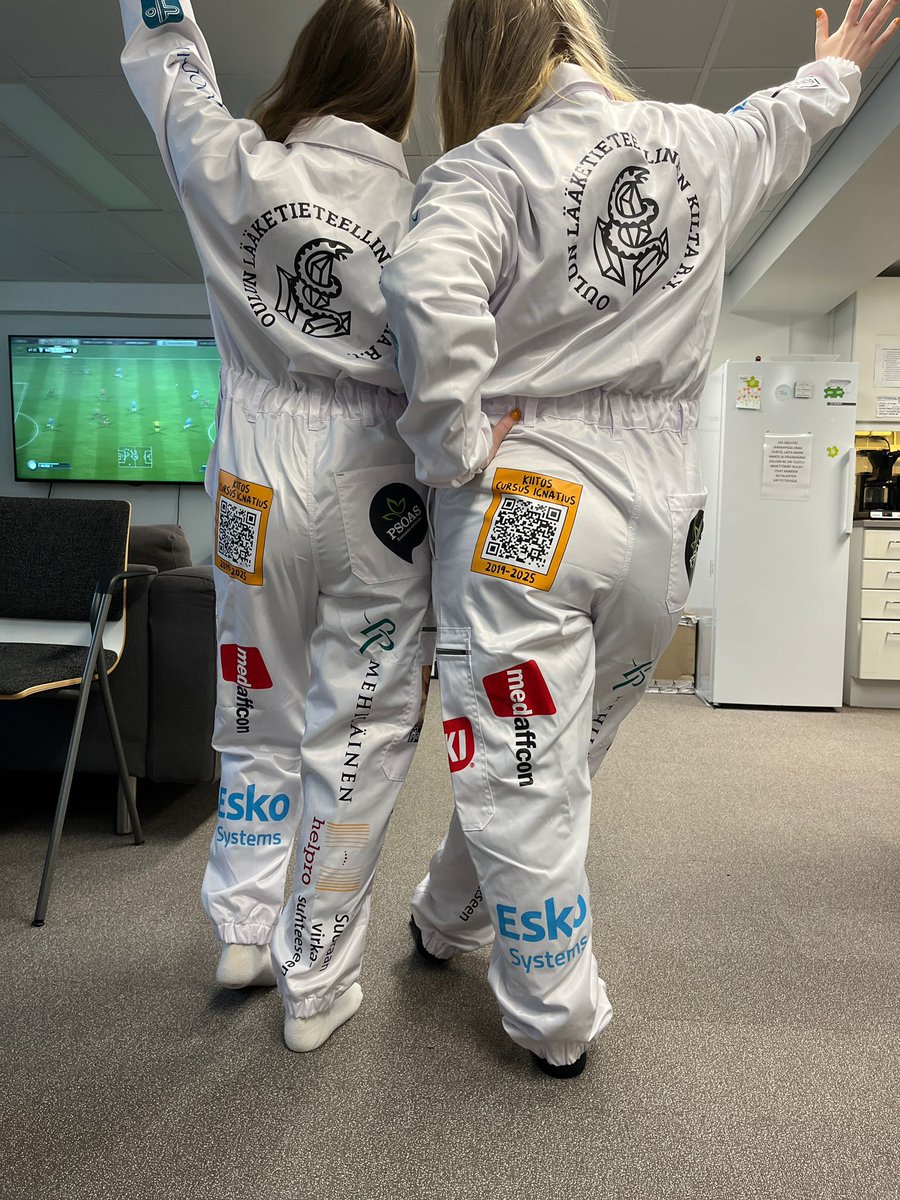 Uudet <a href="/UniOulu/">University of Oulu</a>  lääketieteen opiskelijat ja uudet opiskelijahaalarit. 🤩 Esko mukana niin vapaa-ajalla kuin käytännön harjoittelussa potilastietojärjestelmänä. Intoa ja tsemppiä opiskeluun! 💪
#eskosystemsoy #esko #potilastietojärjestelmä #tutkitustiparas #opiskelu #lääketiede