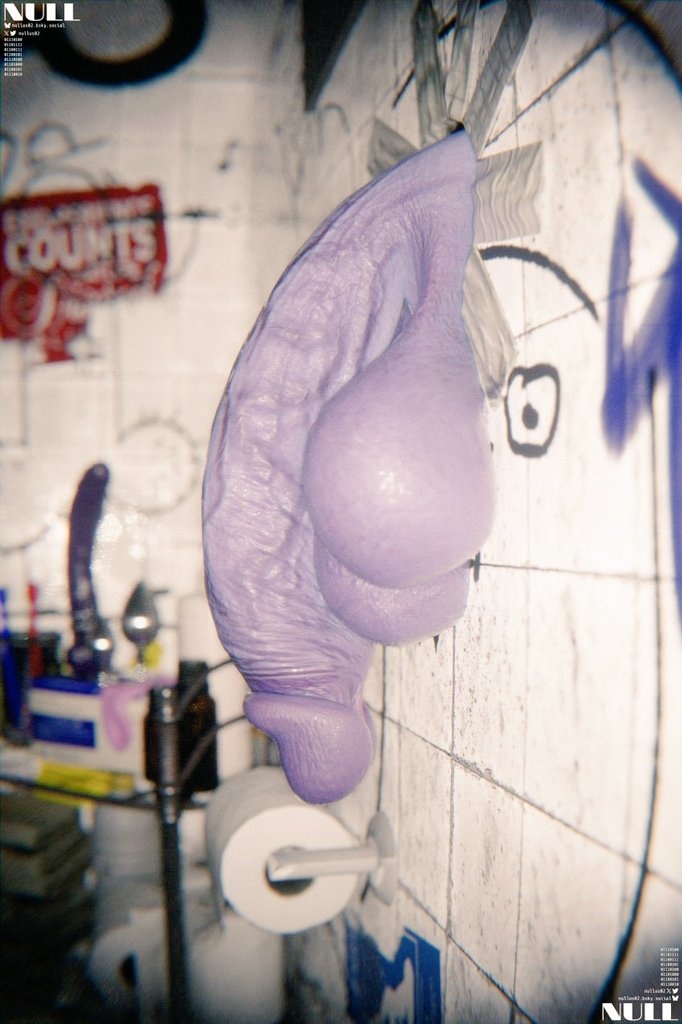 ¿De quién será esa verga morada sabor uva que se asoma? 👀💜💜