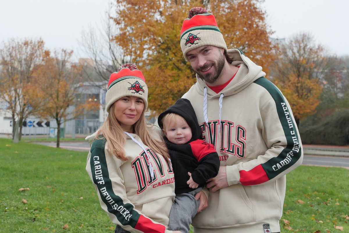 𝗦𝘁𝗮𝘆 𝘄𝗮𝗿𝗺 𝗮𝗻𝗱 𝘀𝘁𝘆𝗹𝗶𝘀𝗵 ❄️🔥

Heading north for our road games this weekend? Wrap up and stay cosy in our team apparel 🤗

Grab your away day essentials here 
🛍️ bit.ly/DevilsFashion