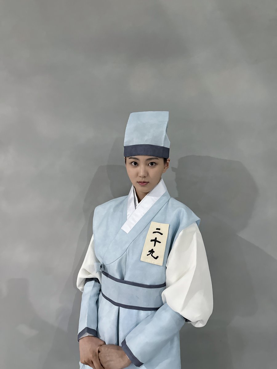 [📸] 29번 도경 아씨 산책 가십니다! 💜

#체크인한양
#권은빈 #KWON_EUNBIN