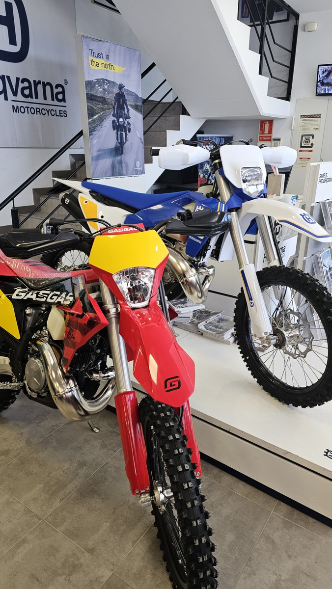 🔥 Si pudieras elegir la compañera perfecta para tu próxima ruta, ¿con cuál te irías? 🏍️🌍✨

❤️GASGAS EC 300 GP 2025
🔄HUSQVARNA TE 300 HERITAGE 2025