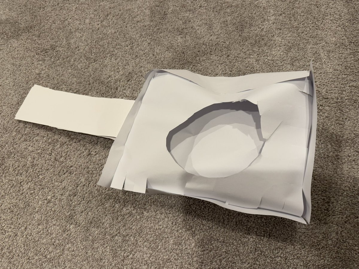 d_ijk_stra's tweet image. 생일은 아직 멀었는데 별이가 아빠 생일 선물이라며 기타를 만들어줬다. ㅎㅎ 원래 줄도 달려고 했는데 재료가 마땅찮아 포기. 아빠가 뭘 좋아하는지 생각해준 마음이 기특하다. #별이육아