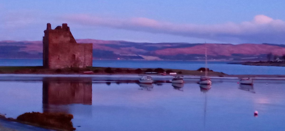 LorraineAuthor's tweet photo. Good morning from the Isle of Arran!
#lochranza #WINTER #scotland #WinterWonderland #Arran #photographoftheday https://t.co/n4DriAQd3Z