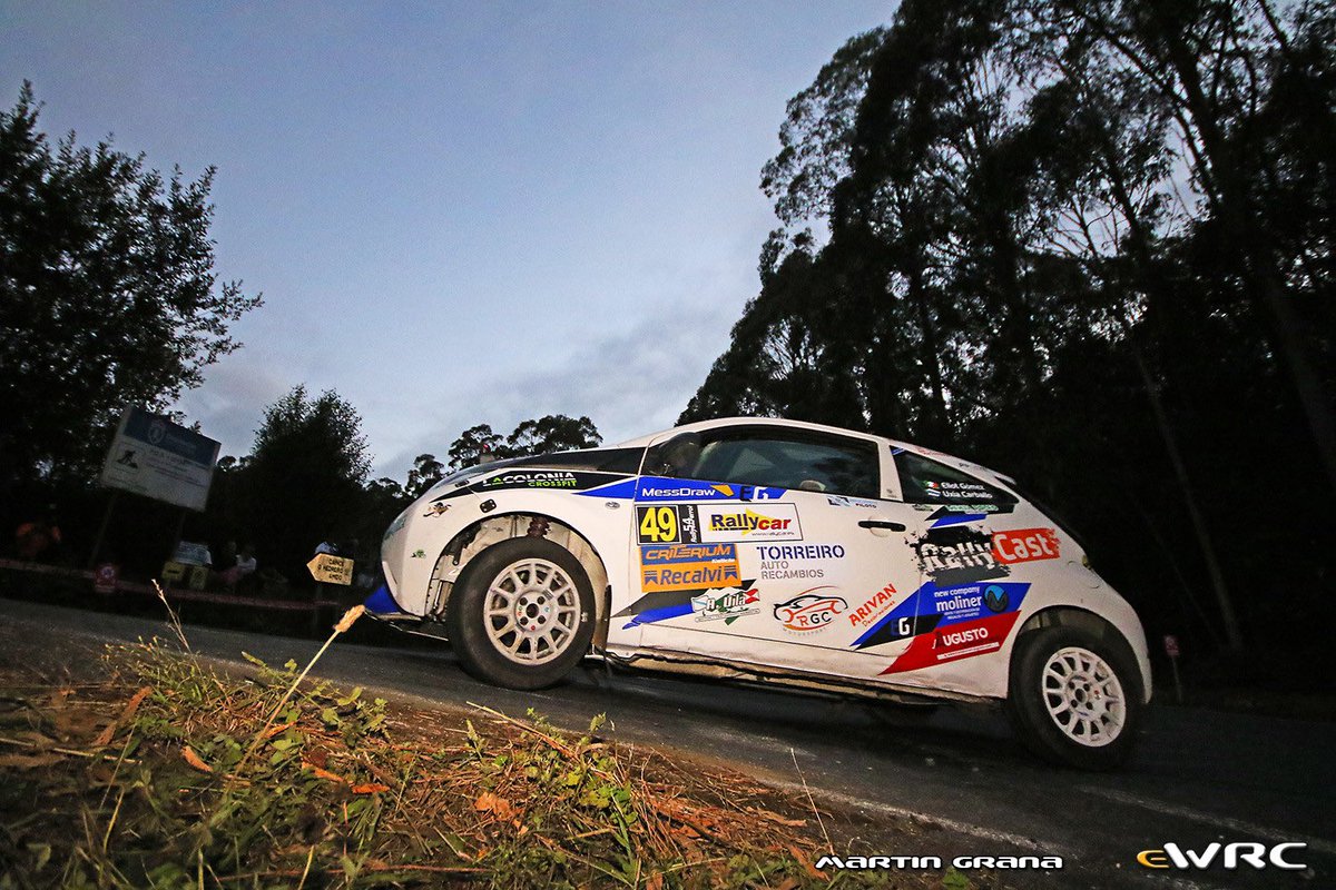 rallycast_'s tweet image. Esta es la historia de como un podcast que no da beneficios acabó ayudando a varios jóvenes pilotos de carreras gracias a su comunidad.

Va 🧵 sobre el #CepilloRallycast