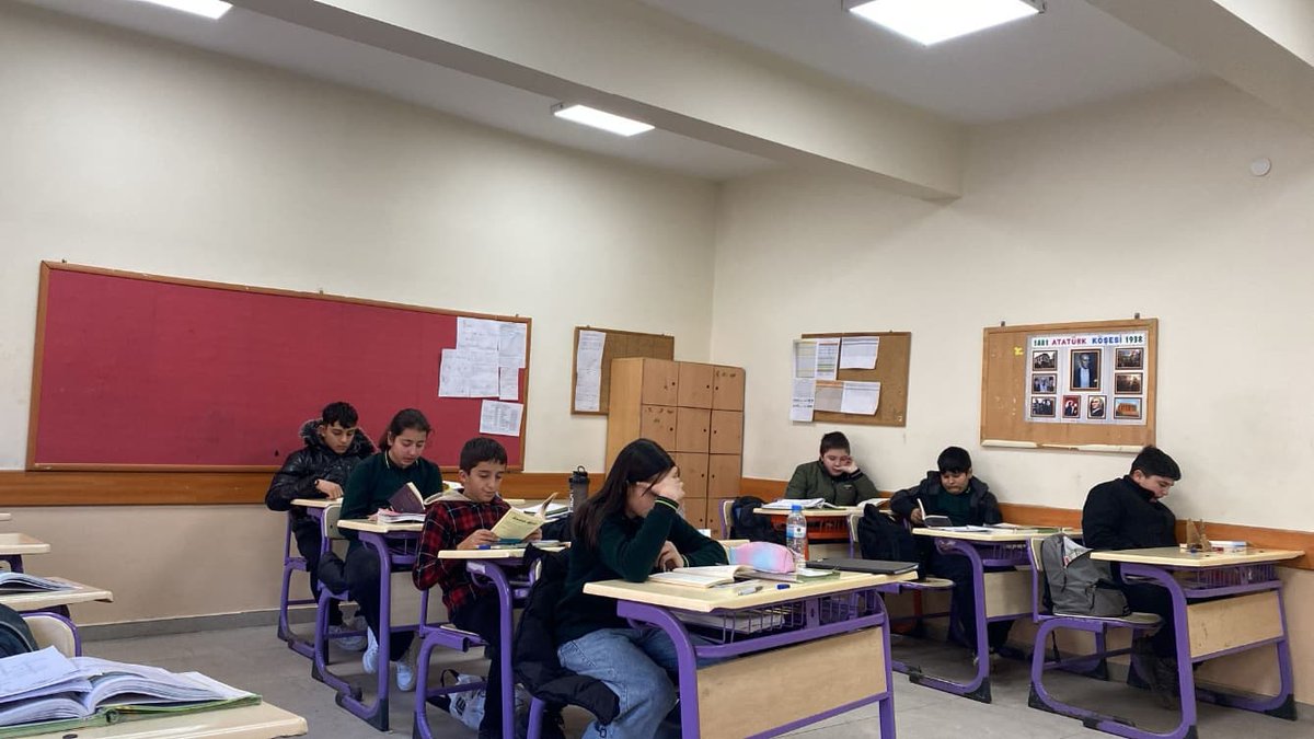Eğerci İlkokulu Ortaokulu (@egerciokulu) on Twitter photo Öğrenci, aile ve okul iş birliği ile; Sivas’ta kitap okuma seferberliği sabah okulda başlıyor, akşam evde devam ediyor.
#SabahOkuldaAksamEvde
#SivasOkuyor
<a href="/tcmeb/">Millî Eğitim Bakanlığı</a>
<a href="/Yusuf__Tekin/">Yusuf Tekin</a>
<a href="/valisimsek/">Yılmaz Şimşek</a>
<a href="/necatiyener_/">Necati YENER</a>
<a href="/gemerekmem/">Gemerek İlçe Milli Eğitim Müdürlüğü</a> Öğrenci, aile ve okul iş birliği ile; Sivas’ta kitap okuma seferberliği sabah okulda başlıyor, akşam evde devam ediyor.
#SabahOkuldaAksamEvde
#SivasOkuyor
<a href="/tcmeb/">Millî Eğitim Bakanlığı</a>
<a href="/Yusuf__Tekin/">Yusuf Tekin</a>
<a href="/valisimsek/">Yılmaz Şimşek</a>
<a href="/necatiyener_/">Necati YENER</a>
<a href="/gemerekmem/">Gemerek İlçe Milli Eğitim Müdürlüğü</a>
