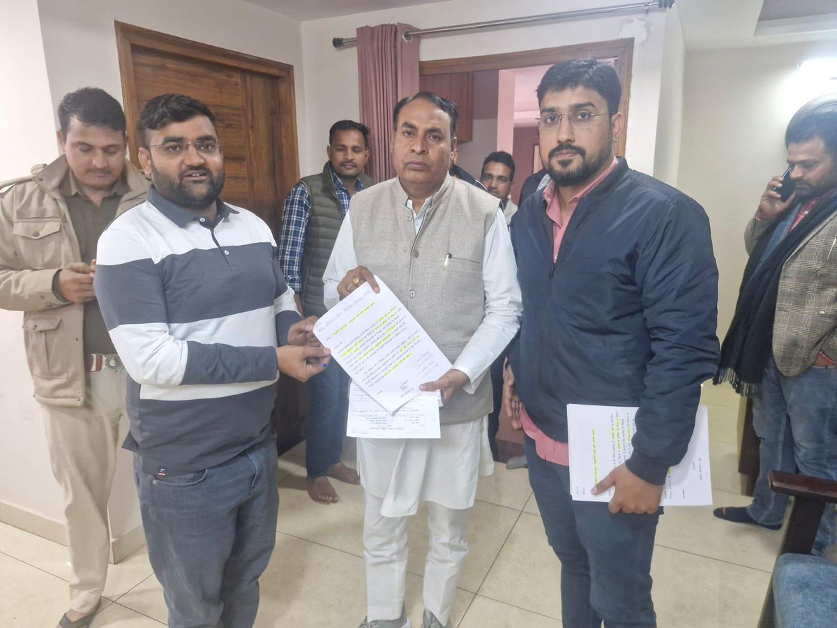 ReporterSahab's tweet photo. कंप्यूटर अनुदेशक नियमित भर्ती की मांग को लेकर हनुमान किसान के नेतृत्व में चल रहा पत्र लेखन अभियान
MLA अर्जुन लाल गर्ग, MLA डॉ ऋतु बनावत, MLA गोपीचंद मीणा, MLA संदीप शर्मा को सौंपा ज्ञापन
#नियमित_कंप्यूटर_अनुदेशक_भर्ती #न्यू_कंप्यूटर_अनुदेशक_भर्ती
@HANUMANKISAN https://t.co/1ZGy3f8dwQ