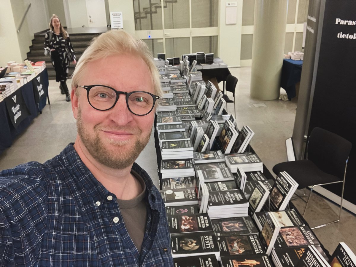 𝐓𝐞𝐫𝐫𝐚 𝐂𝐨𝐠𝐧𝐢𝐭𝐚 (@tctietokirjat) on Twitter photo Kaupparatsun vuosi alkaa tapahtumalla <a href="/Tieteenpaivat/">Tieteen päivät</a> ja tietokirjakustantajien markkinoilla <a href="/helsinkiuni/">University of Helsinki</a> päärakennuksen aulassa. Mukana myös <a href="/RosebudBooks/">Rosebud Books</a>, <a href="/OVastapaino/">Vastapaino</a>, <a href="/gaudeamuskirjat/">Gaudeamus</a>, <a href="/Ursa_ry/">Ursa ry</a> ja <a href="/tiedekirja/">Tiedekirja</a>. Tervetuloa! Kaupparatsun vuosi alkaa tapahtumalla <a href="/Tieteenpaivat/">Tieteen päivät</a> ja tietokirjakustantajien markkinoilla <a href="/helsinkiuni/">University of Helsinki</a> päärakennuksen aulassa. Mukana myös <a href="/RosebudBooks/">Rosebud Books</a>, <a href="/OVastapaino/">Vastapaino</a>, <a href="/gaudeamuskirjat/">Gaudeamus</a>, <a href="/Ursa_ry/">Ursa ry</a> ja <a href="/tiedekirja/">Tiedekirja</a>. Tervetuloa!