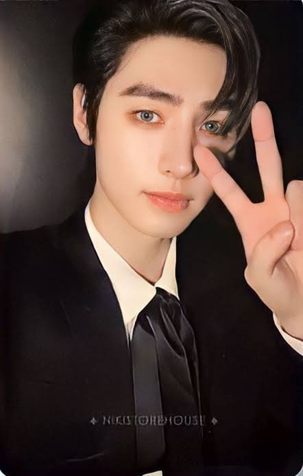 sunooomail12912's tweet photo. wtb lfs sunghoon dark blood powerstation lucky draw 

tags enhypen db ld pst willing to buy looking for seller wts lfs ph onhand peace sign https://t.co/ui42XDeCQh