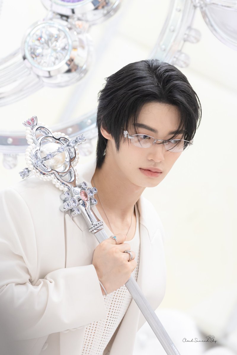 CloudSunandSky's tweet photo. เมธวินกับคฑาของเค้า 🪄

WIN AT GENTLE MONSTER

#GentleMonsterxWin
#GentleMonsterJewelry 
#GentleMonster2025
#winmetawin @winmetawin https://t.co/bhwbFRJ9EG