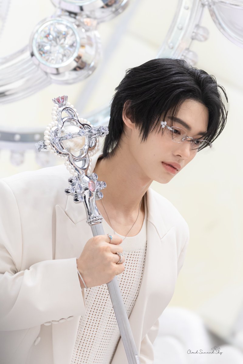 CloudSunandSky's tweet photo. เมธวินกับคฑาของเค้า 🪄

WIN AT GENTLE MONSTER

#GentleMonsterxWin
#GentleMonsterJewelry 
#GentleMonster2025
#winmetawin @winmetawin https://t.co/bhwbFRJ9EG