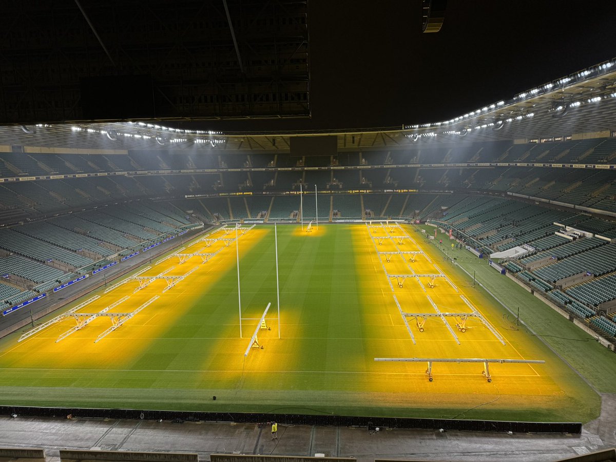 lear_jon's tweet image. Fab run last night with an evening 5k round and round and up and down inside Twickenham Stadium