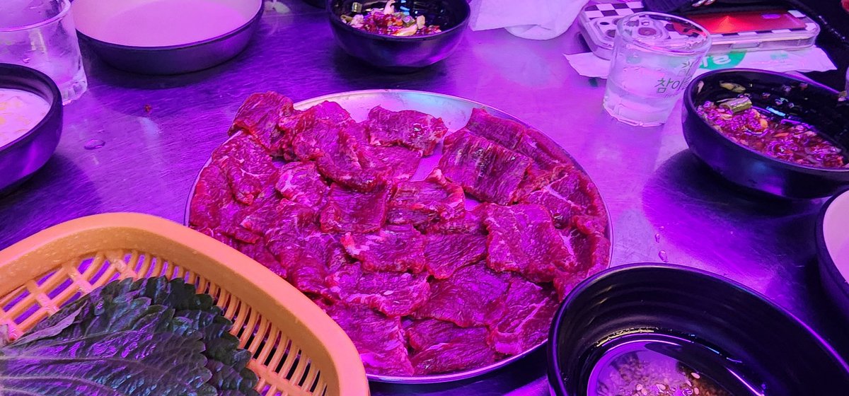 워너비대구 포차 
강남에서 뭉티기가 땡길때 추천
사시미보다는 뭉텅뭉텅 두껍게 썰어낸 뭉티기
소스와 뭉티기한점이면 추위도  이길수있다
#뭉티기 #강남