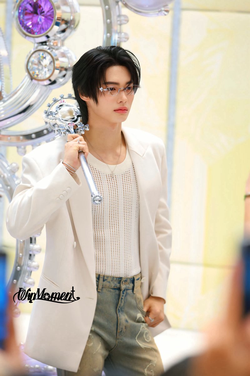 WIN_PHOTO0221's tweet photo. Magic Bunny
🪄🪄🪄🪄

WIN AT GENTLE MONSTER

#GentleMonsterxWin
#winmetawin @winmetawin https://t.co/GUzhY3J2DK