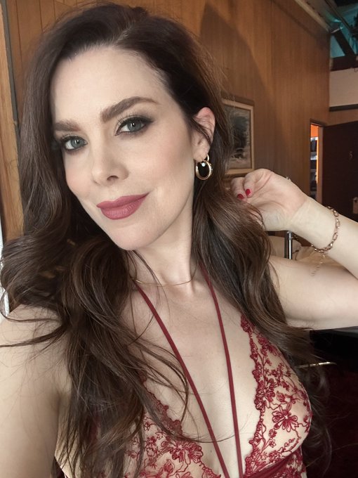 Watch Nicole Vaunt's leaked NSFW photo on TwXstars