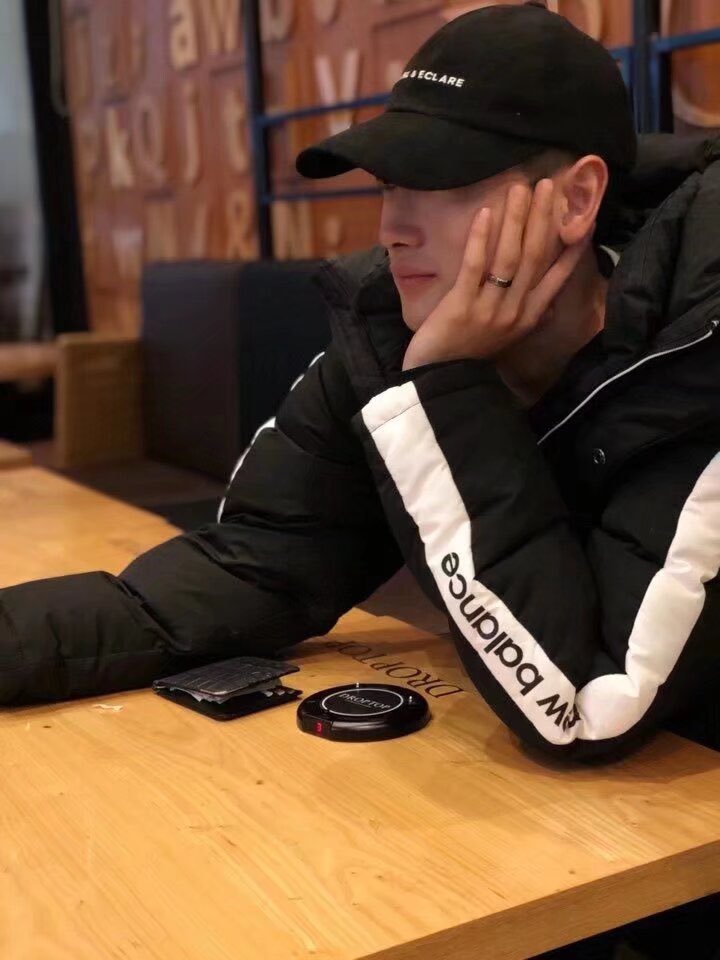 jh26sal's tweet photo. 지금 뒤돌아보니 그때 완전 쌩얼이야 https://t.co/qNL6iLITCj