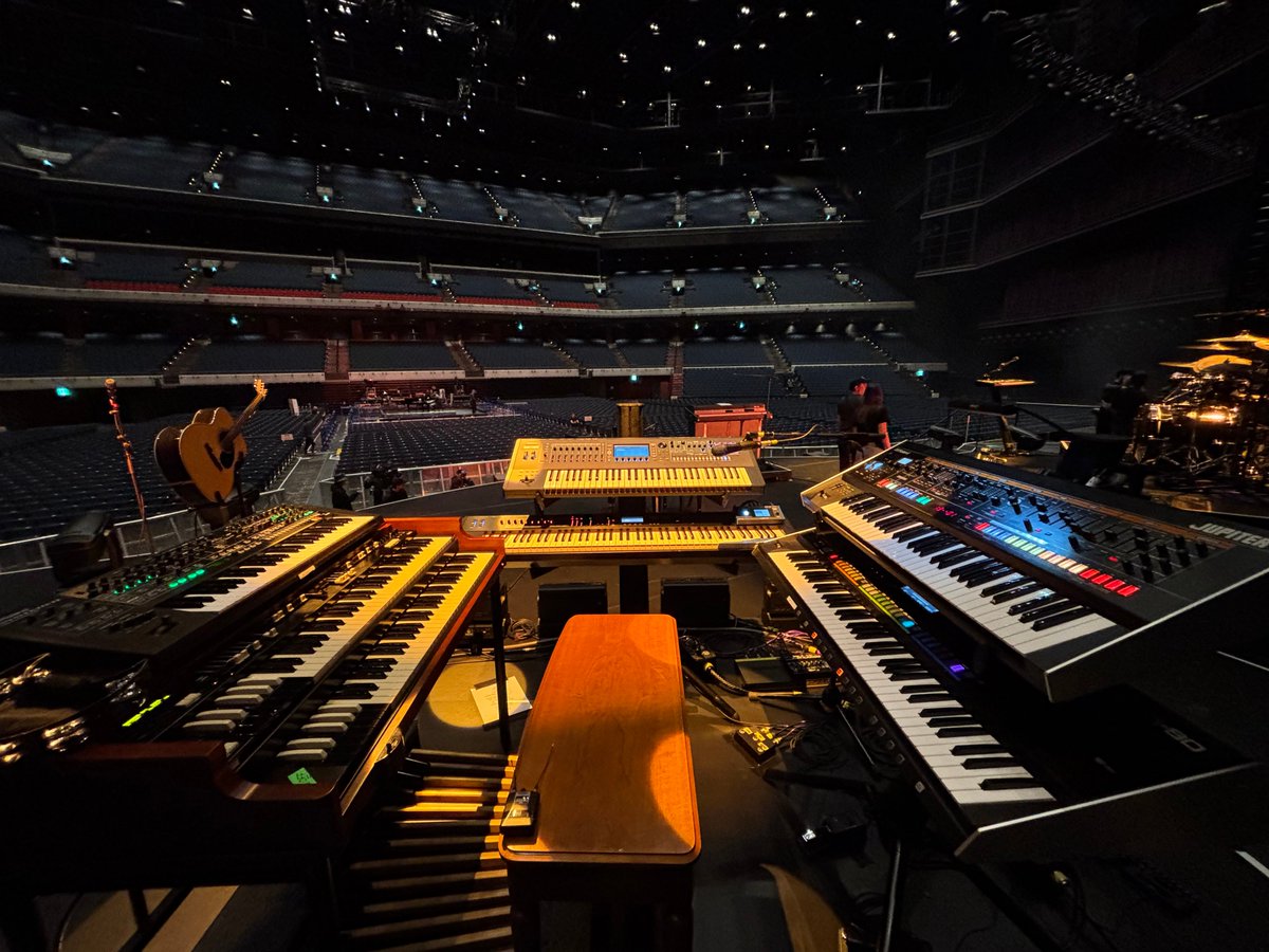 rolandstoretyo's tweet image. Charlie Puthさんのステージで実際に使用されていた同モデルの機材を、#RolandStoreTokyo でも体験できます！

実際の現場で活躍する機材を、ぜひ体験してみてください💁

#Roland #SYSTEM8 #FANTOM6EX #RD2000EX #JUPITERX
