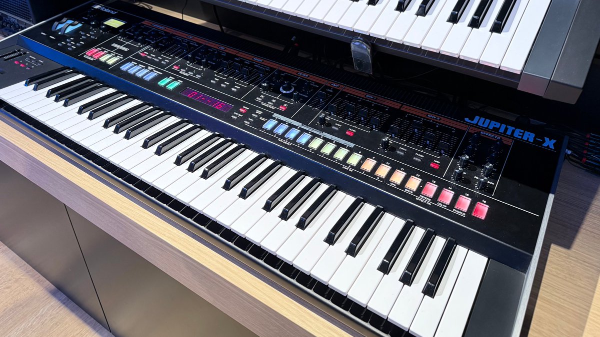 rolandstoretyo's tweet image. Charlie Puthさんのステージで実際に使用されていた同モデルの機材を、#RolandStoreTokyo でも体験できます！

実際の現場で活躍する機材を、ぜひ体験してみてください💁

#Roland #SYSTEM8 #FANTOM6EX #RD2000EX #JUPITERX