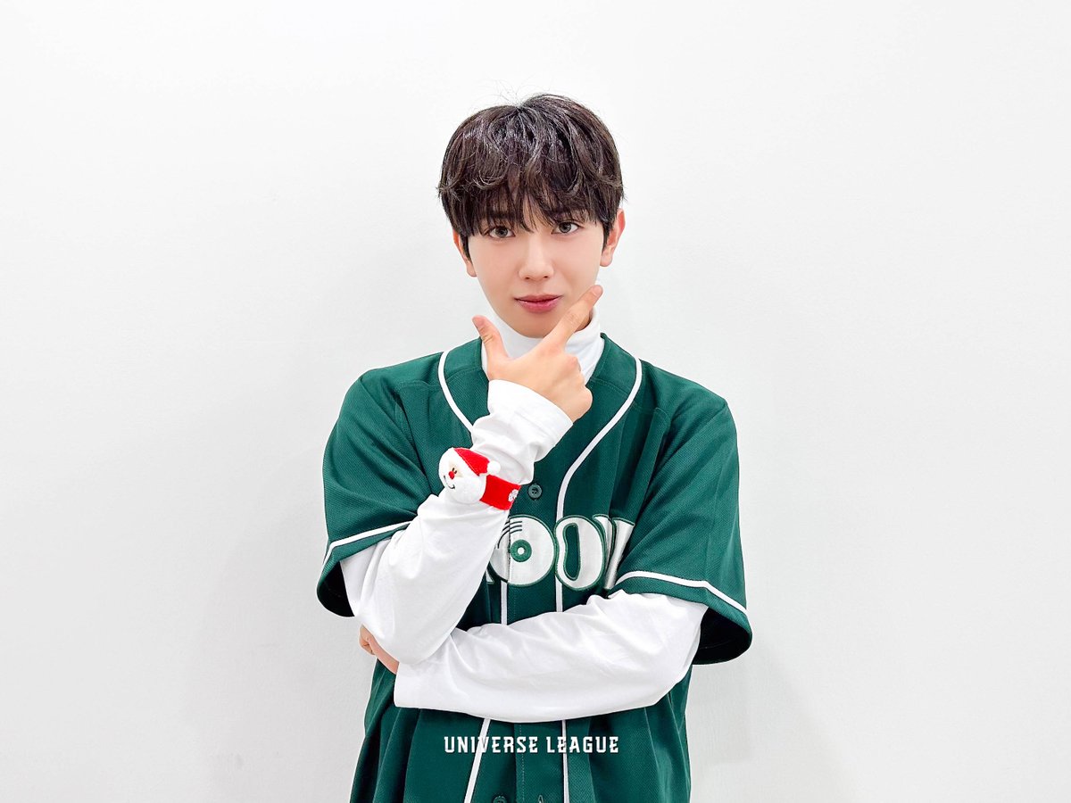 [UNIVERSE LEAGUE] 𝘾𝙝𝙧𝙞𝙨𝙩𝙢𝙖𝙨 𝙗𝙚𝙝𝙞𝙣𝙙 𝙥𝙝𝙤𝙩𝙤 📸

#권희준 #KWON_HEEJUN

Global Boy Group Audition
[UNIVERSE LEAGUE]

선수들의 파이널 진출을 결정할
“세 번째 글로벌 팬 투표” 진행 중!
투표할 준비 R U Ready~?🔥

📌 투표 일정
24.12.21 (토) 12:00 ~ 25.1.11 (토) 23:59